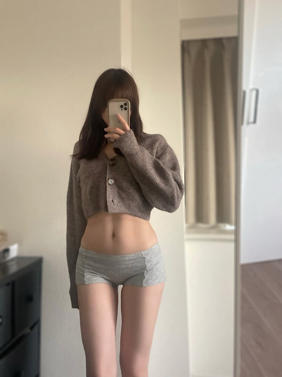yana_room's tweet photo. 自宅ピラティス週4、しっかり筋トレ週1
体の線を柔らかにしつつも鍛えたい。ピラティスのおすすめ動画はこれ https://t.co/eriM0dAlIJ