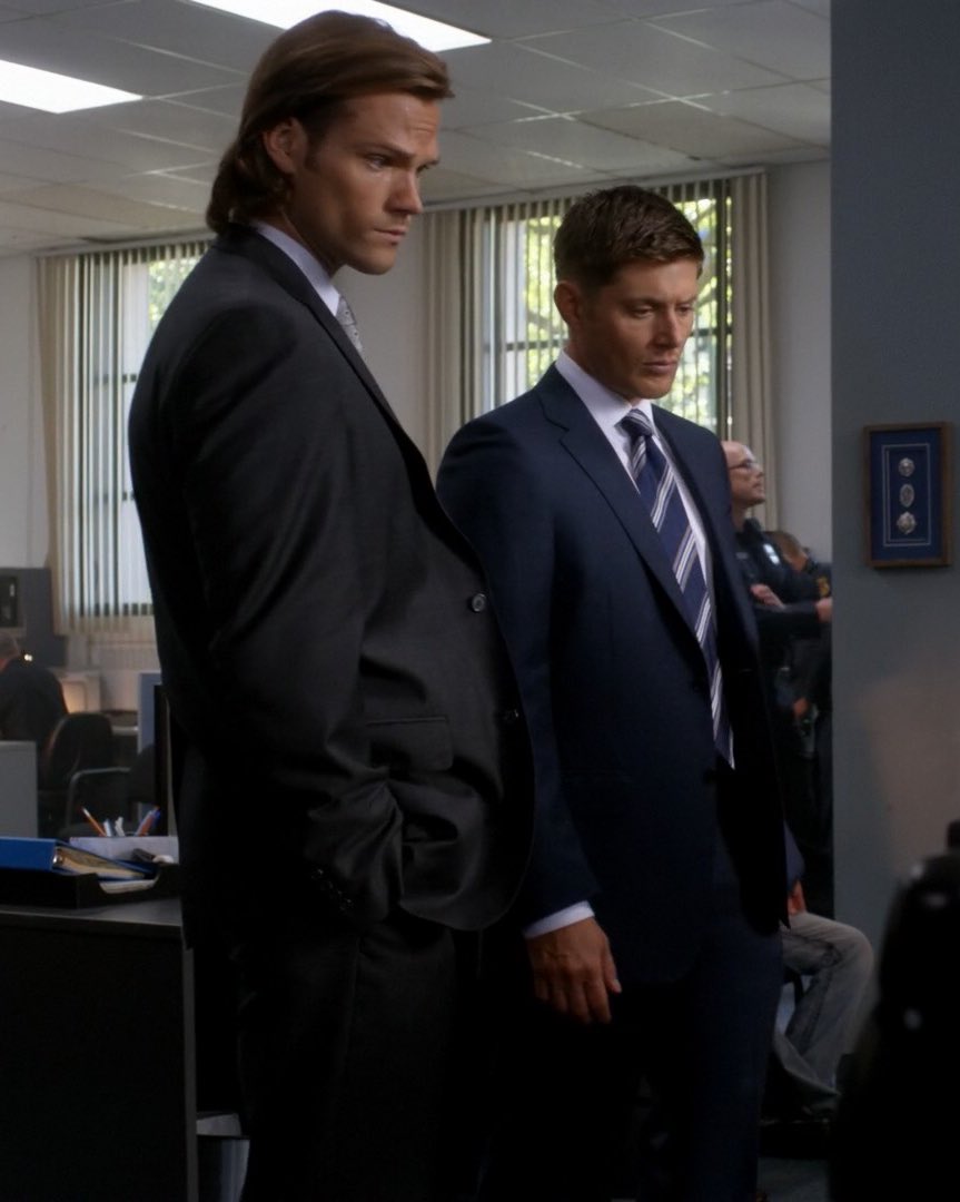 proudofjarpad's tweet photo. Love the shots where Sam looks 8 feet tall https://t.co/tZ3Gg8pMab
