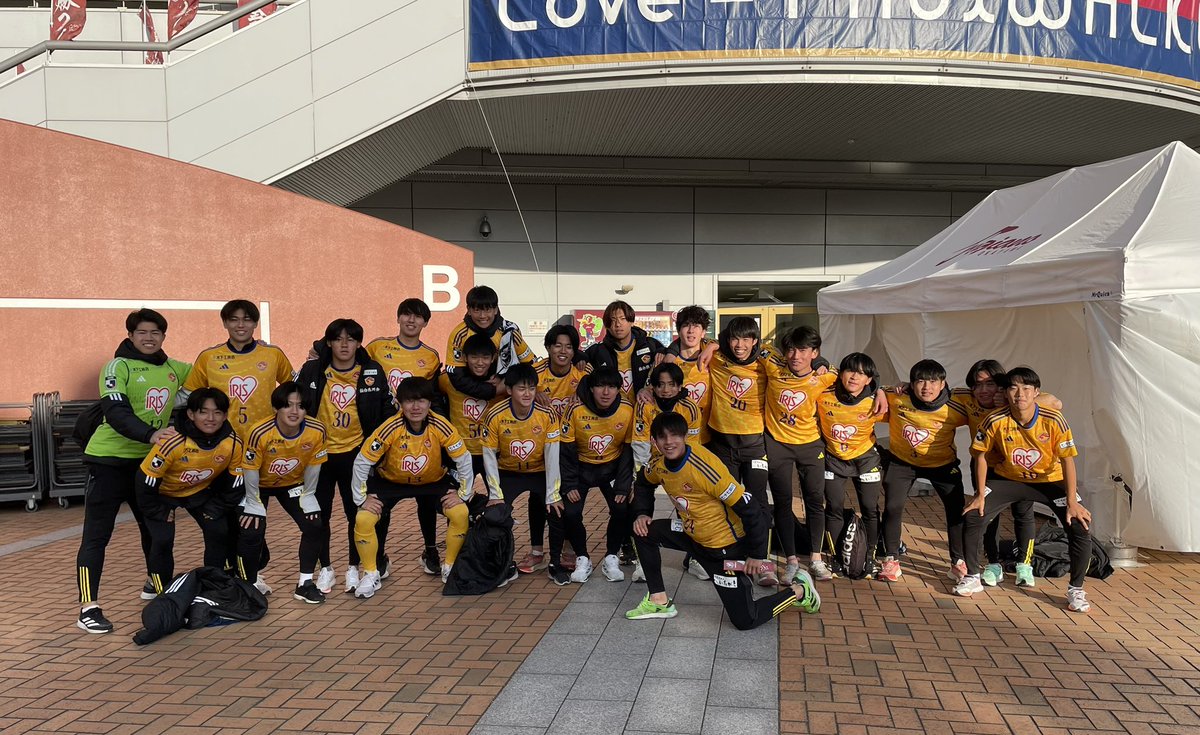 VEGALTA_ACADEMY's tweet photo. 長崎でのプレーオフ観戦から始まった今年のプレミア参入戦。
今年も悔しい結果になってしまったけど、今日のプレーオフ決勝での選手の闘う姿、サポーターの応援に感動し、目指すべき所を再確認しました‼︎
トップチームの選手もサポーターも最高でした👏
#vegalta #ベガルタ仙台ユース https://t.co/luwaA4Y6gf
