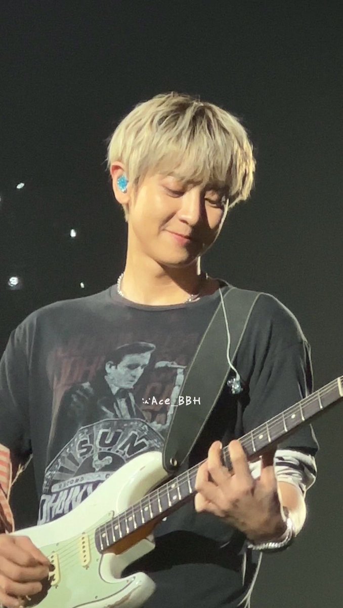 angels_pcys0's tweet photo. TAMVAN🫦🎸

#CHANYEOL #찬열
#CHANYEOL_都市風景_City_scape_in_JAKARTA https://t.co/P57qZk2NIy