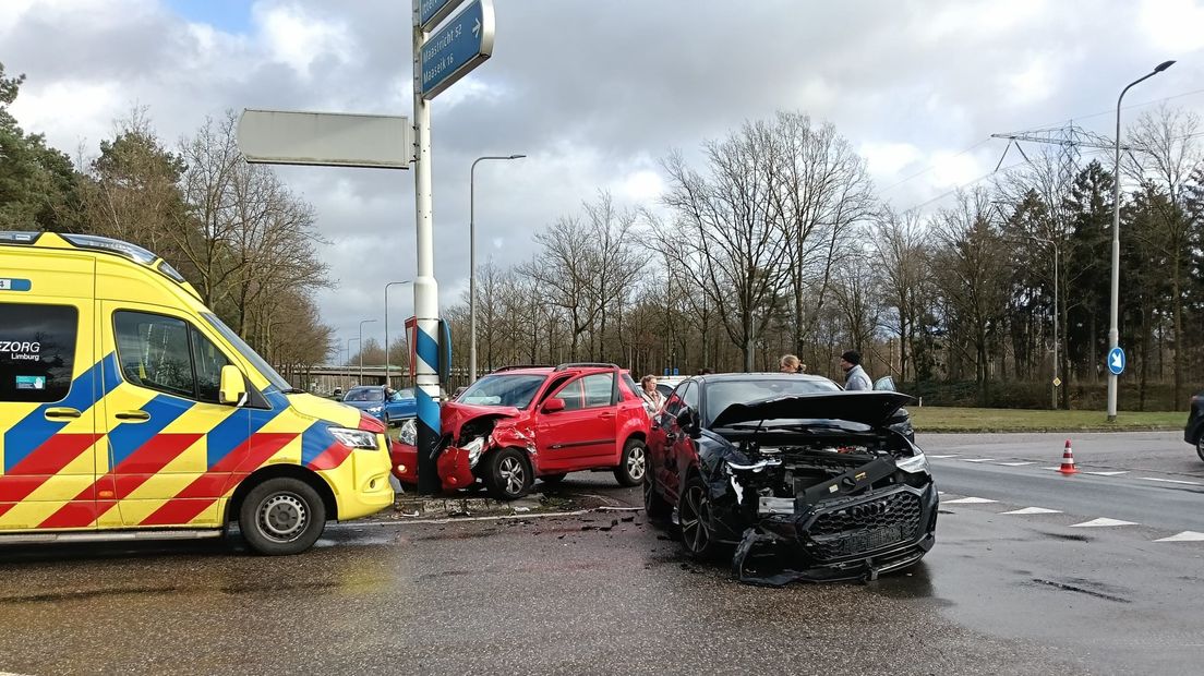 Gewonde bij aanrijding tussen twee auto's in Horn