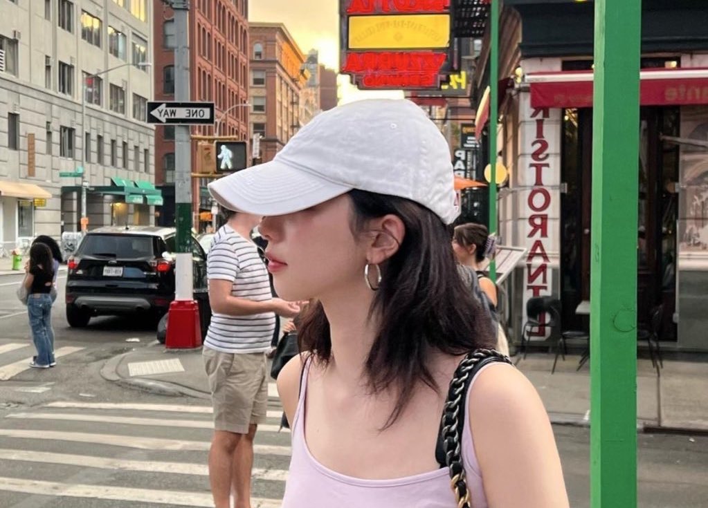 hourly karina tweet media