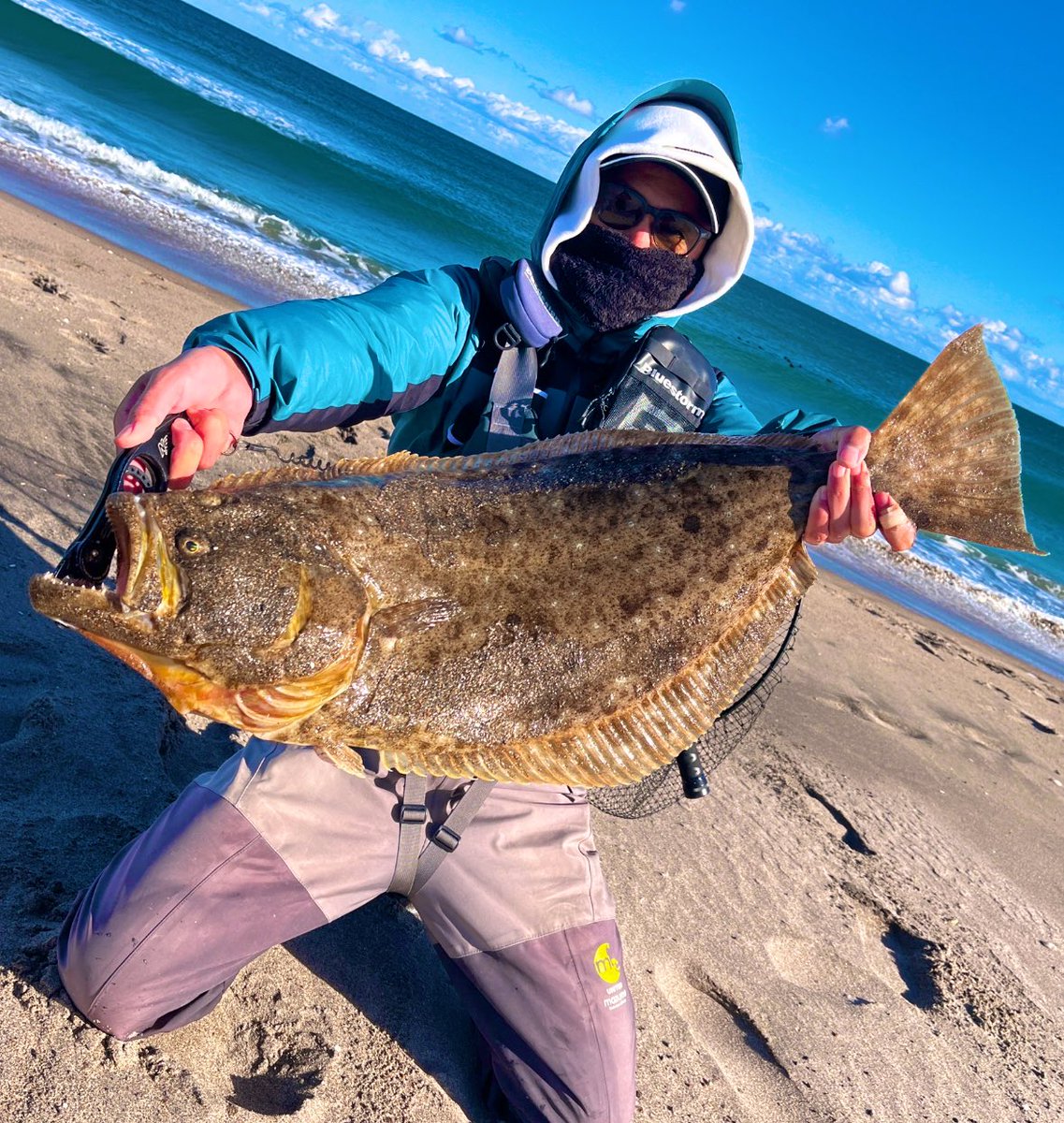 二釣行連続で座布団出てくれましたー！
爆風の中鼻水垂れ流しながら頑張って良かったです笑
友人の初座布団にも立ち会えて最高の1日になりました！！

#常磐サーフ
#座布団
#ヒラメ
#鼻水