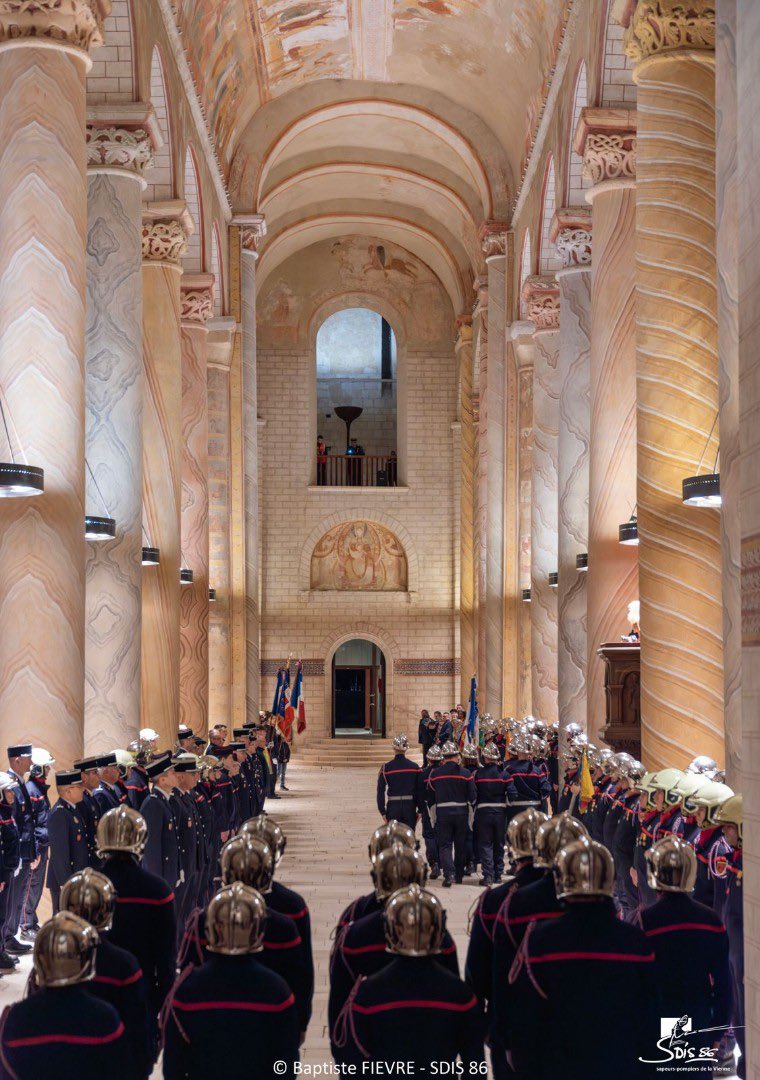 #Cérémonie 🚒 | Sainte-Barbe départementale 2024 à l'Abbaye de Saint-Savin 🙌

🙏 Merci à nos sapeurs-pompiers pour leur courage, dévouement et engagement sans faille, chaque jour, pour assurer la protection de tous les habitants de la #Vienne86

21 personnels du #SDIS86 ont été
