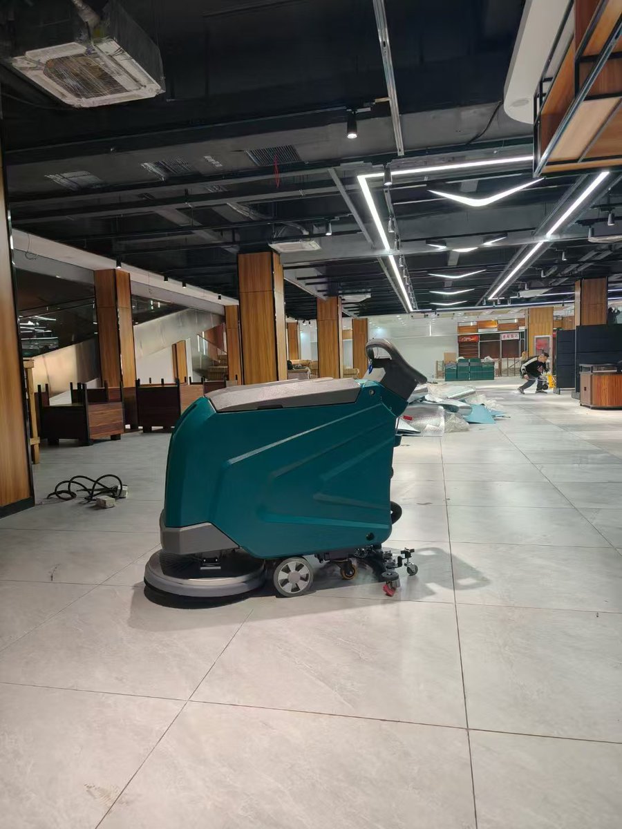 sdluhuan1's tweet photo. Lavadora de piso de empuje manual para entrega en supermercado https://t.co/J4QEONzf6c