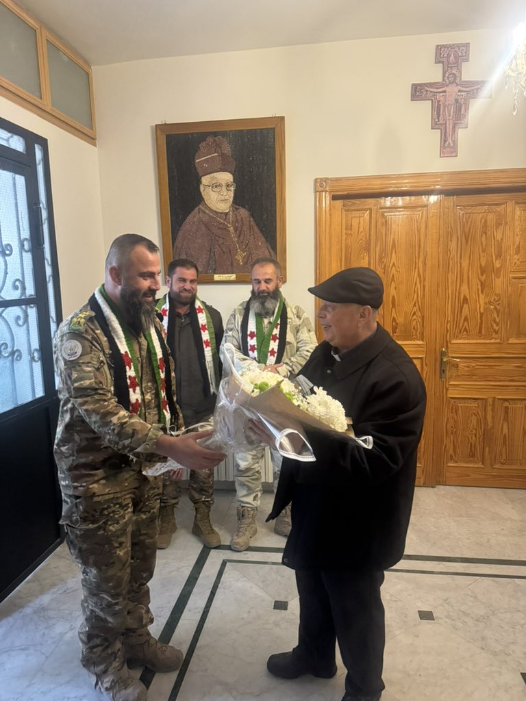 YaserAbdulrahim's tweet photo. تشرفت بلقاء ودّي عنوانه السلام مع غبطة الأب حنا جلوف، أسقف طائفة اللاتين في سوريا، حيث تبادلنا الحوار حول دور القيم الروحية والوحدة الوطنية في تعزيز السلام والتماسك الاجتماعي.
غبطة الأب حنا جلوف نموذج للإنسانية والالتزام بخدمة الجميع، وصوته يمثل رسالة أمل ووحدة لجميع أبناء الوطن.

#السلام_يجمعنا
#سوريا_وطن_واحد