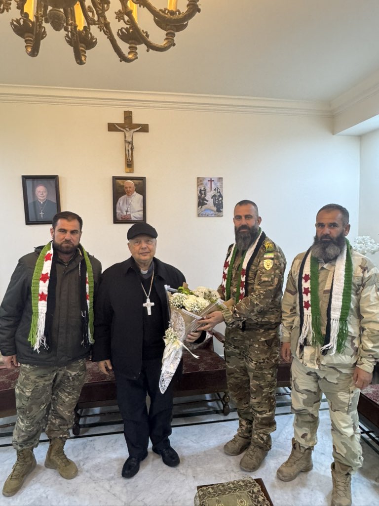 YaserAbdulrahim's tweet photo. تشرفت بلقاء ودّي عنوانه السلام مع غبطة الأب حنا جلوف، أسقف طائفة اللاتين في سوريا، حيث تبادلنا الحوار حول دور القيم الروحية والوحدة الوطنية في تعزيز السلام والتماسك الاجتماعي.
غبطة الأب حنا جلوف نموذج للإنسانية والالتزام بخدمة الجميع، وصوته يمثل رسالة أمل ووحدة لجميع أبناء الوطن.

#السلام_يجمعنا
#سوريا_وطن_واحد
