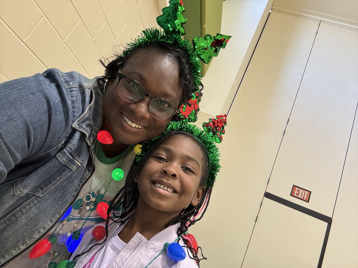 Merry and Bright!!💡 #HappyHolidaysRCE <a href="/HumbleISD_RCE/">Ridge Creek Elem</a>