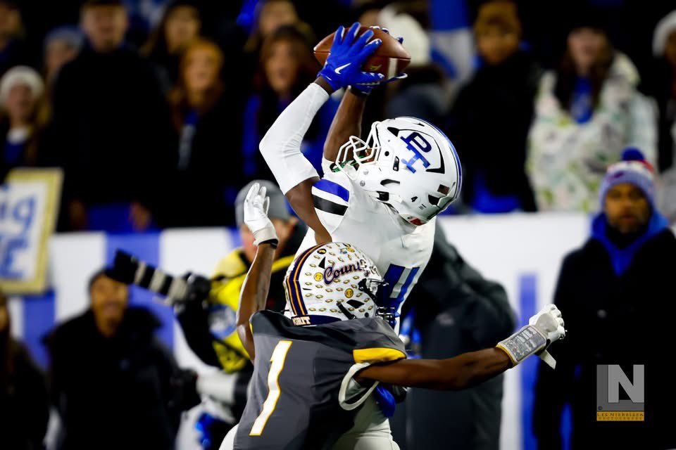 FRAME IT!!! Take a picture of it!! Catch it with your eyes!!! 

Who says you can’t throw it in the cold.  29-38 76% 350 yards passing