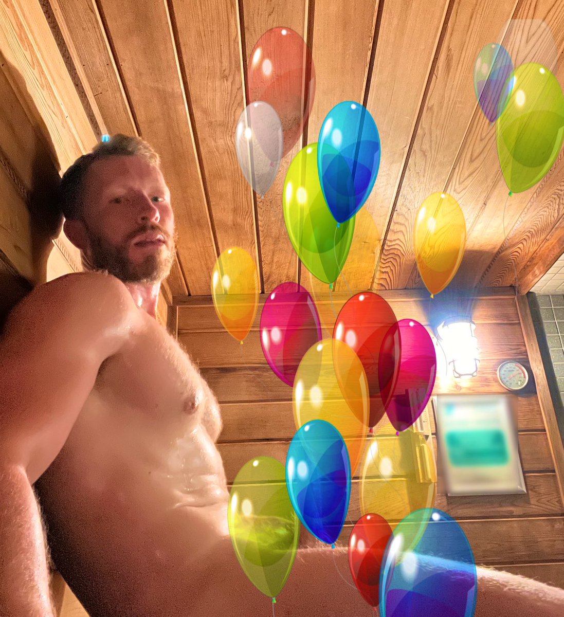 swellmacks's tweet photo. wow how did all these balloons get in here! https://t.co/0xu9wIbXPX