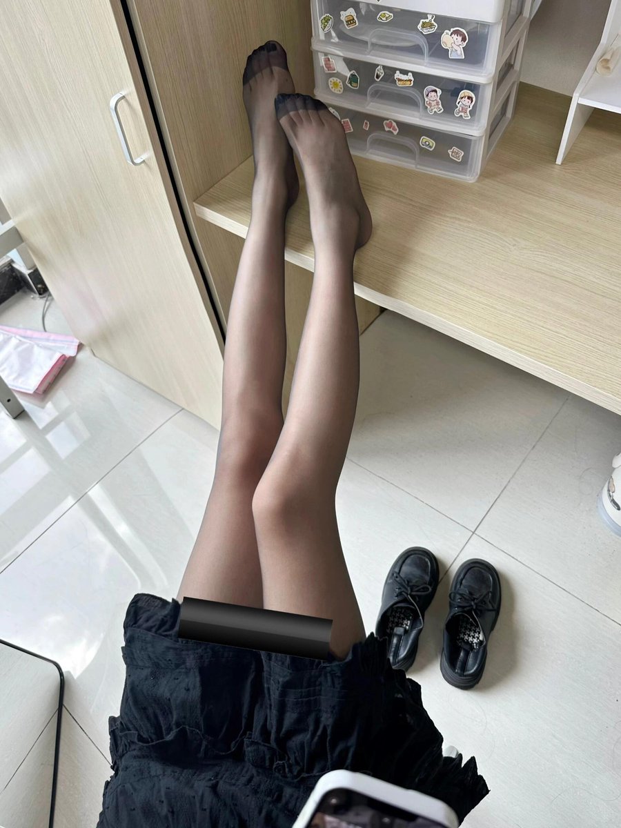 oooyou3402's tweet photo. 有腹肌弟弟吗，想踩了
#黑丝 #足控 #腿控 #男高 #男大 #腹肌 #男菩萨 #体育生 https://t.co/2Pa0yP923q