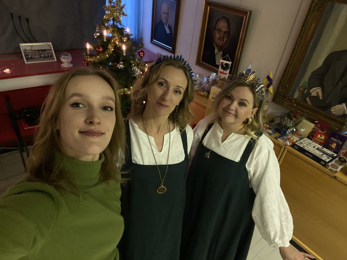 marpunenn's tweet photo. Honoring my #Ingrian heritage with the fabulous #Sudenmorsiamet ensemble! 💛💙❤️
Besides Christmas songs we will perform old Ingrian songs, poems and other music.
Sudenmorsiamet do very meaningful work in making Ingrian culture better known and bringing it closer to the people! https://t.co/7slnBpib5i