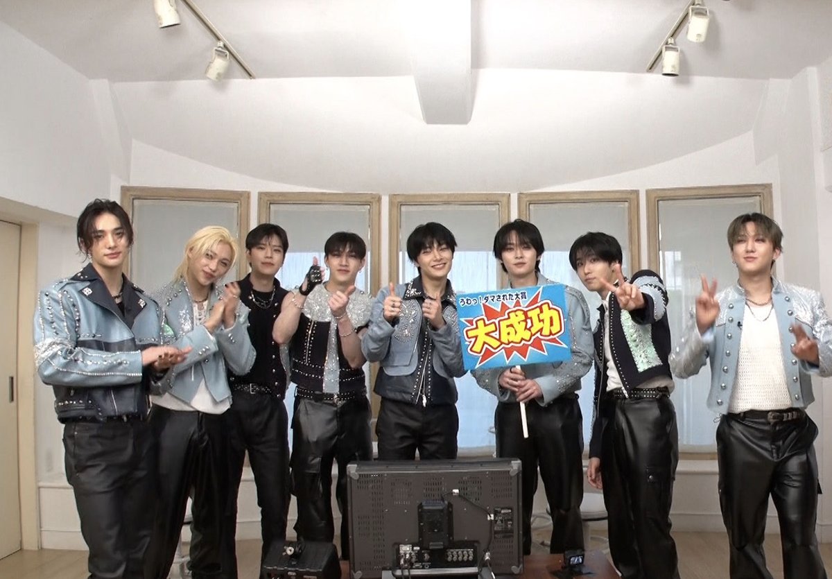 oricon's tweet photo. 【📺今夜7時】『うわっ！ダマされた大賞 2024 冬』

Stray Kids、目の前に巨大恐竜⚡
日本流“逆ドッキリ”にリアクション

🔻ドッキリにかけられるメンバーは？
https://t.co/MTdyVCF54q

#StrayKids #スキズ #ダマされた大賞 https://t.co/4FluWd7Bx8