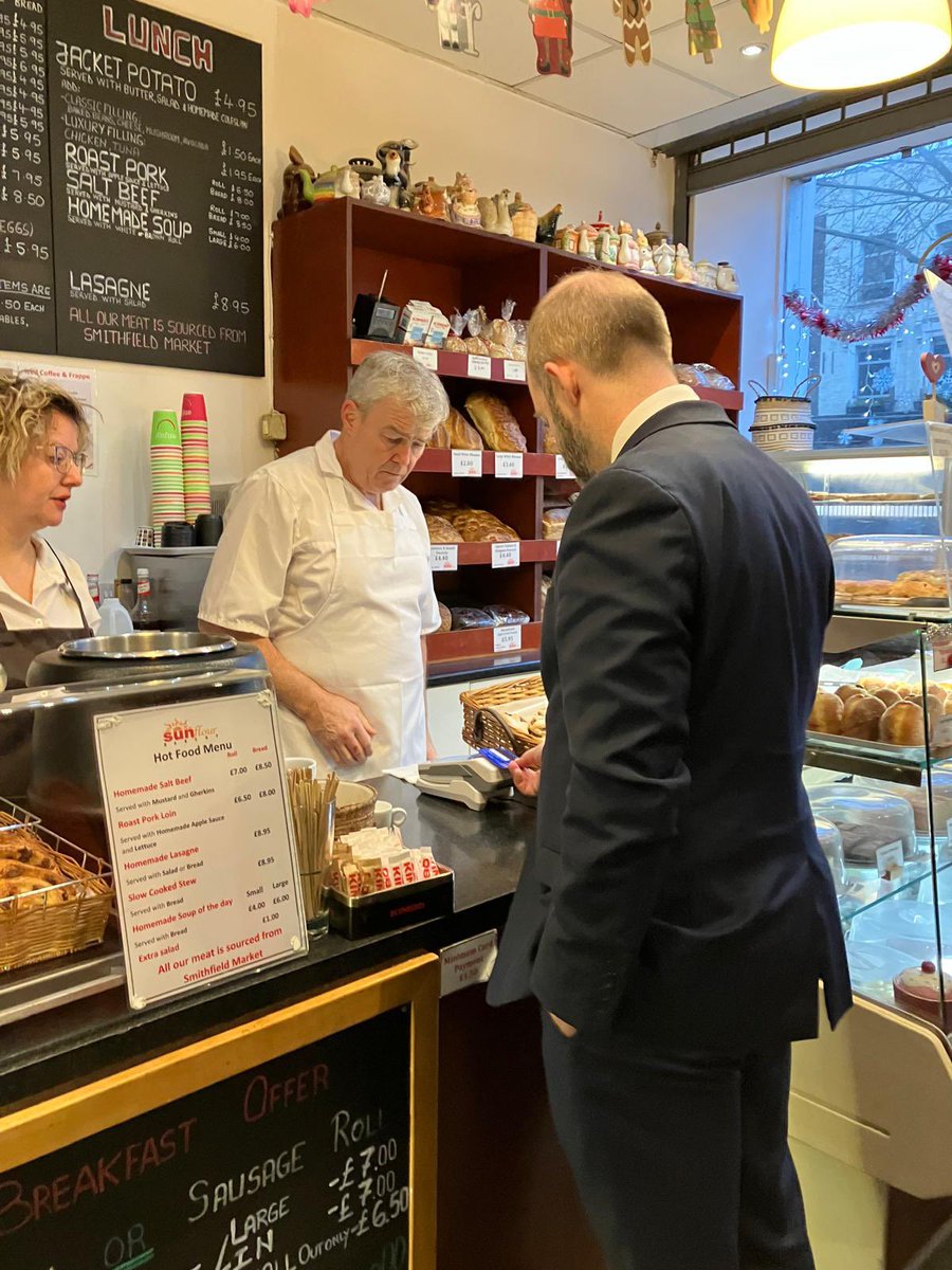 jreynoldsMP's tweet image. Great to be out celebrating #smallbizsaturday 

Small businesses are the backbone of our economy.

That’s why Labour is backing SME’s with a new Business Growth Service, saving time and money by putting all govt services for them in a one stop shop