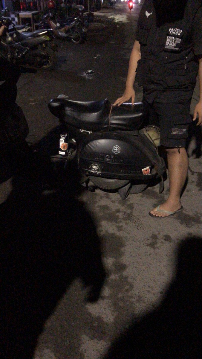 rizmailrian's tweet photo. Velg pecah, ban sobek, mantap https://t.co/NvPyUFlJyg