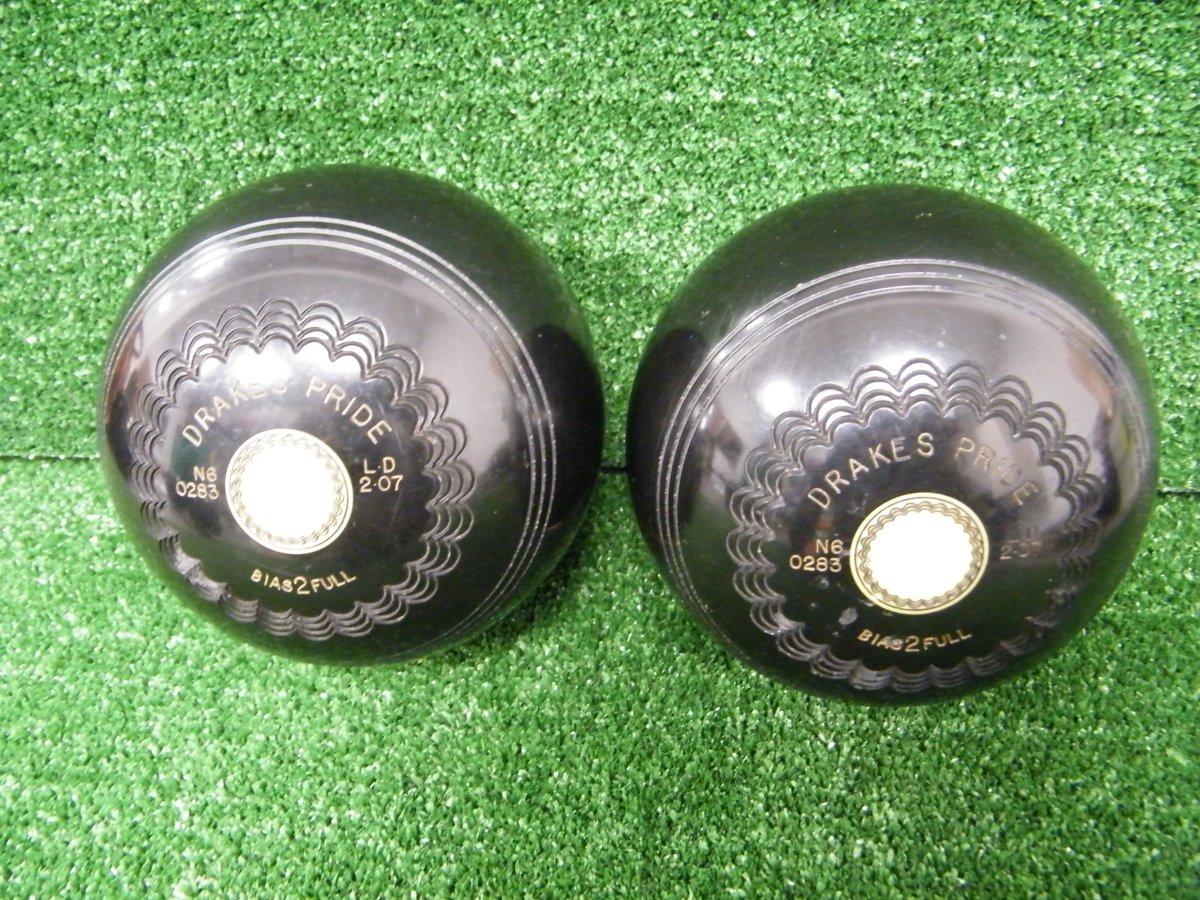 WellBowled's tweet photo. We're listed some pairs of used Crown Green bowls on eBay this morning, you can view them here: https://t.co/PhId6z97Dp https://t.co/Pws8FHQeEr