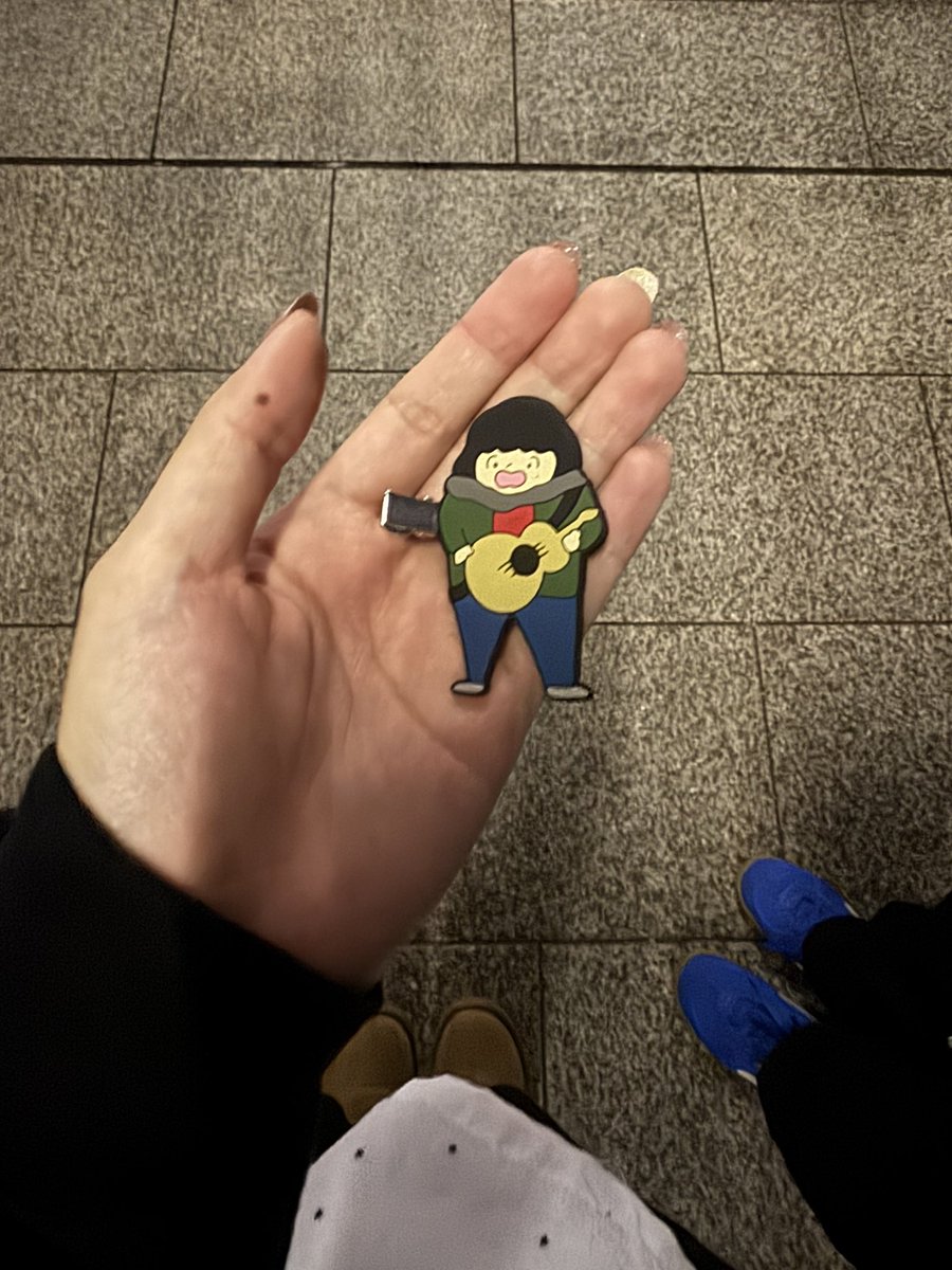 aim72191's tweet photo. ドルアパ 落し物

広島グリーンアリーナのアリーナ出口から出て、階段を登ったすぐの所にこちらのヘアピンが落ちてました。
明日も会場に居るので、お心当たりある方ご連絡下さい！

それと本日悪魔ちゃんのヘアピンを場内で落として探してます。そちらもお心当たりある方ご連絡下さい😭 https://t.co/doipgZzni9