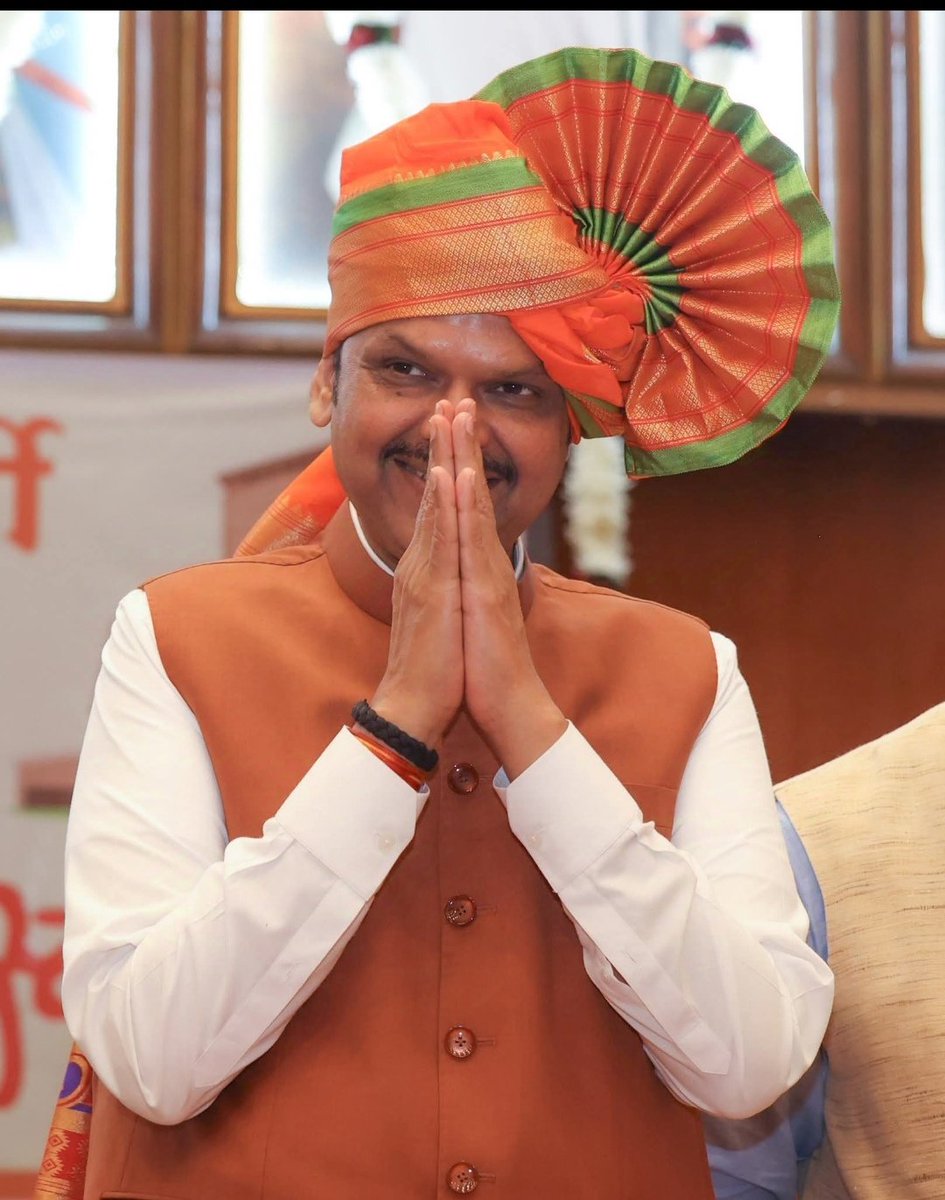 rohit_uddhav's tweet photo. @Dev_Fadnavis स्वतः फोन करून "उध्दव ठाकरे" आणि " शरद पवारांना" शपथविधीचे आमंत्रण दिले होते ! 🔥🔥
पवारांचे समजू शकतो ते दिल्लीत अधिवेशनात आहेत ! पण उध्दव ठाकरे तर मुंबईत असून शपथविधीला आले नाहीत ! 
महाराष्ट्रातील सगळ्यात कद्रू राजकारणी म्हणून उध्दव ठाकरेंची नोंद होईल ! 
#BJP https://t.co/uYjZqyGd5d
