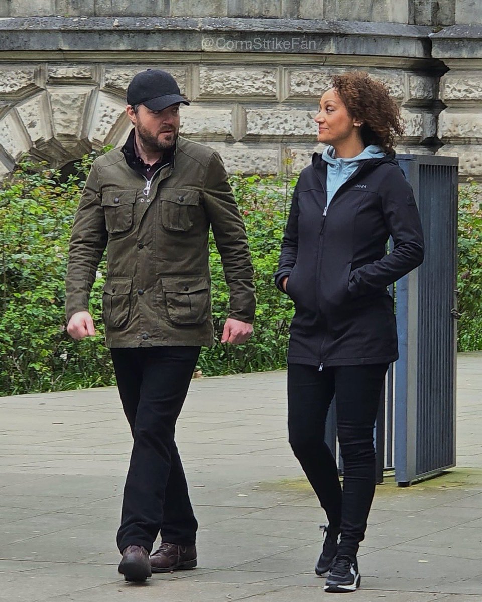 CormStrikeFan's tweet image. Cormoran Strike (Tom Burke) with new addition to the detective agency Midge Greenstreet (Tupele Dorgu).

This was filmed outside Tate Britain on 19th April 2024.

#TheInkBlackHeart #CormoranStrike #RobinEllacott #JKRowling #RobertGalbraith #TheStrikeSeries