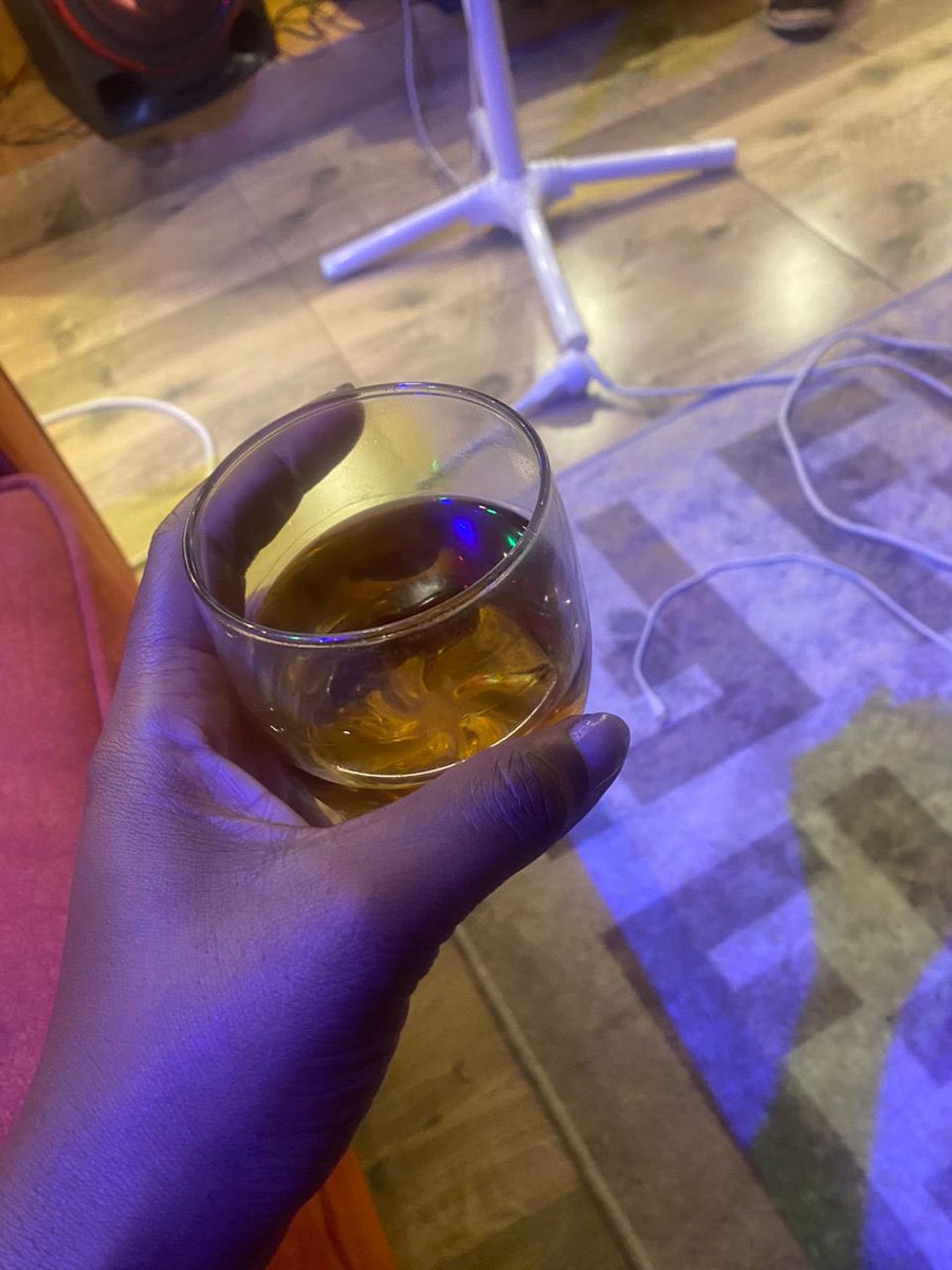 NaomieWawi29737's tweet photo. J’ai 200$ lui 50$ 
On a mangé 🍽️ au restaurant la facture 🧾 sort 48$ qui va payer aider moi svp c’est urgent 🚨 https://t.co/OXDHRYuGvX