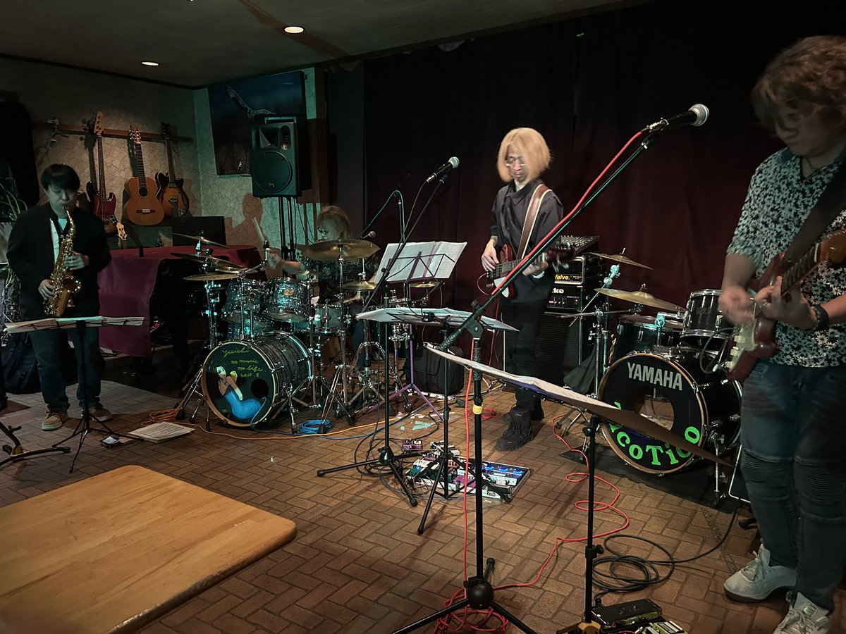 masa0341749237's tweet photo. 本日中標津ティコティコにて札幌から
SHIFTのパワフルなライブ♪

MILD HEADは無事オープニングアクト
終了し楽しんでます。

15日は是非是非ハロータイヤライブへ‼️ https://t.co/y8QHmVHOtb