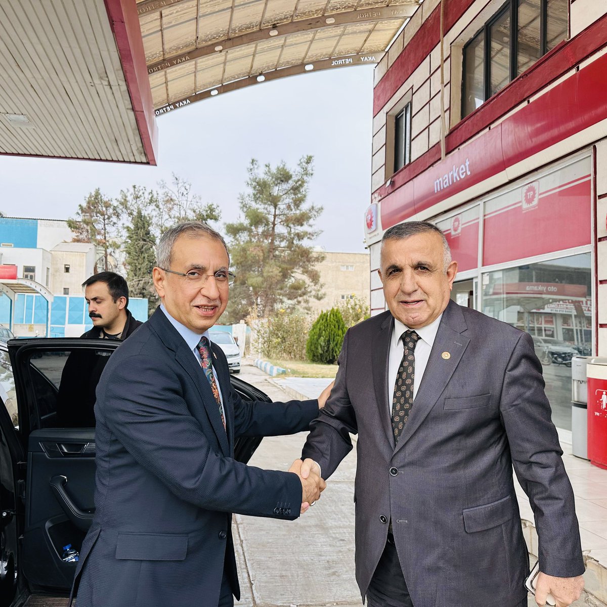 Akçakale’mizde gerçekleştirdiğimiz ziyaret kapsamında, 27. Dönem AK Parti Şanlıurfa Milletvekilimiz Sayın Ahmet Akay ile bir araya geldik.

<a href="/ahmetakayurfa/">Ahmet Akay</a>