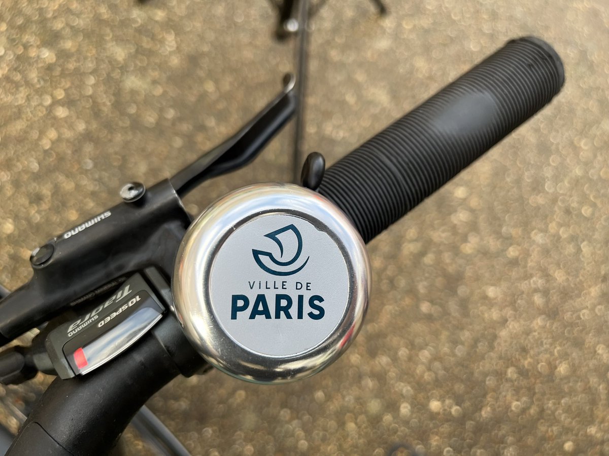 LCyclable's tweet photo. 😍 Klaxon parisien.
#sonnette https://t.co/TrpM9aeHxY