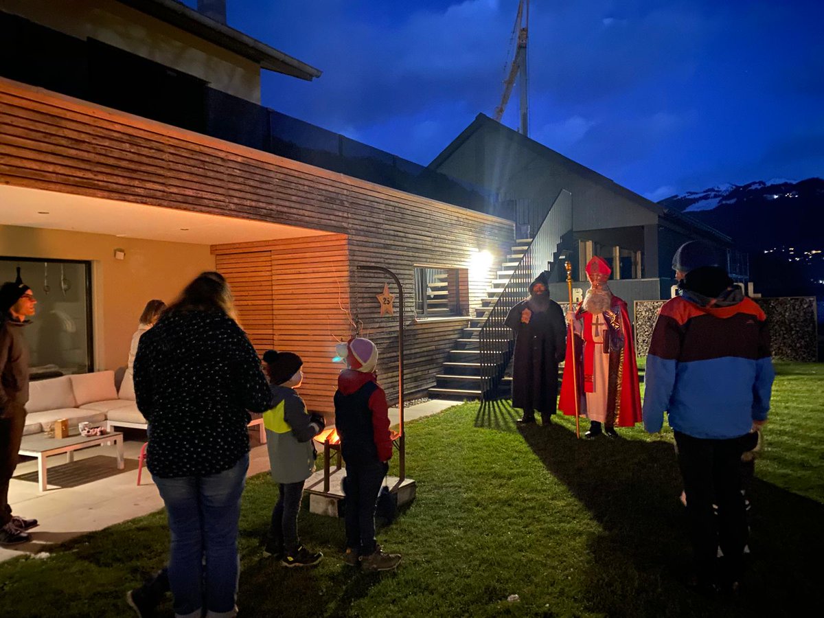 kath_vmp's tweet photo. 🎅✨ St. Nikolaus brachte Freude ins Prättigau! ✨🎅
Der Heilige Nikolaus besuchte 40 Familien sowie Kindergärten, Schulen und Veranstaltungen in Jenaz, Schiers und Grüsch und zauberte Gross und Klein ein Lächeln ins Gesicht. https://t.co/Xb9mzvjlHd