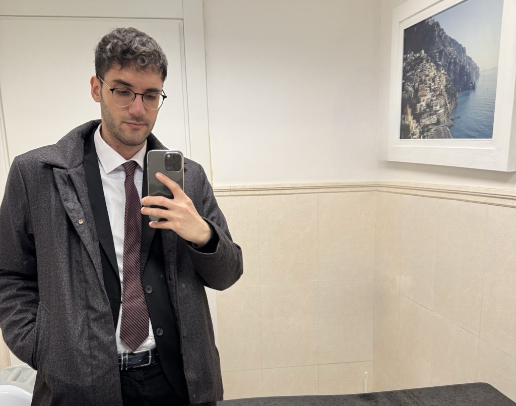 ovolollo_time's tweet photo. Sembro avvocato ma non lo sono https://t.co/l4YV2Q6OYz