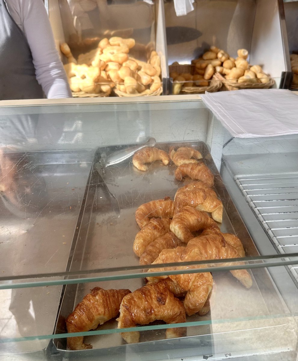 Un día sos joven al otro estás un sábado a las 8.30 haciendo la cola en la panadería