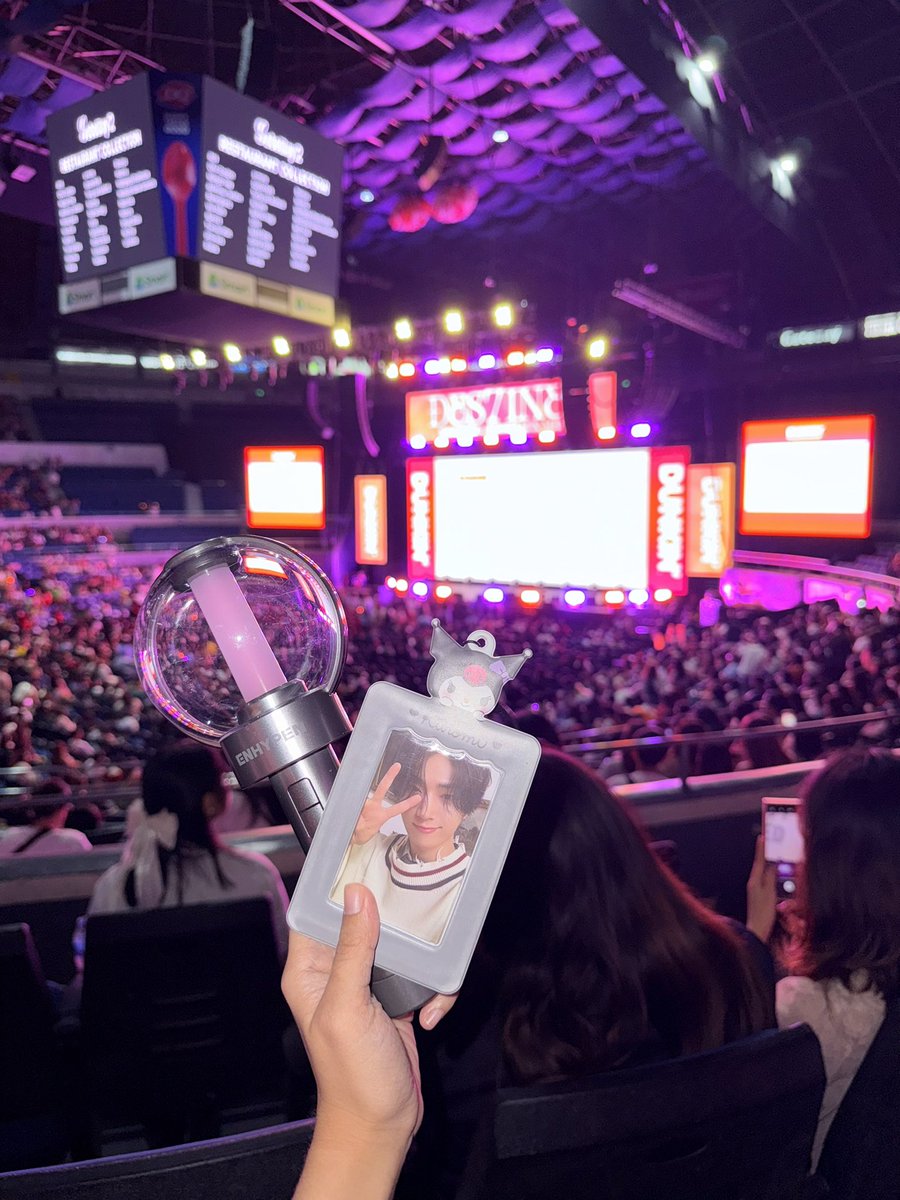prkjsxo's tweet photo. yesterday was so fun!! wasn't supposed to go, but so glad i did!! miss you guys already @ENHYPEN_members 🥹🩷 thank you so much @dunkinph for giving us such an amazing funmeet! all of us had fun 🫶🏻

#ENHYPEN 
#DES7INED_ENHYPEN_with_DUNKINPH https://t.co/cuTaiSoqwS