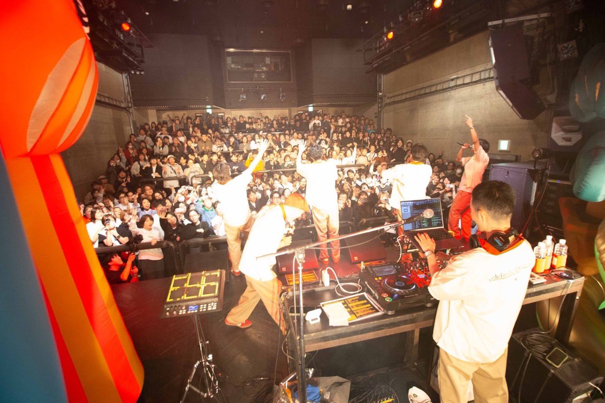 thaomedetaz's tweet photo. ㊗️満員御礼㊗️

New Album 「COLLECT10N」 
RELEASE ONE-MAN LIVE "拾"

お越しくださったみなさま、
ありがとうございました！
大成功で幕を閉じました🎪

来年はツアーもやるよ！
チケット発売中🎫お楽しみに！！

👇本日のセトリプレイリスト
https://t.co/1Wi1sfKWj8

#拾周年おめでたズ https://t.co/uixVMZSQid
