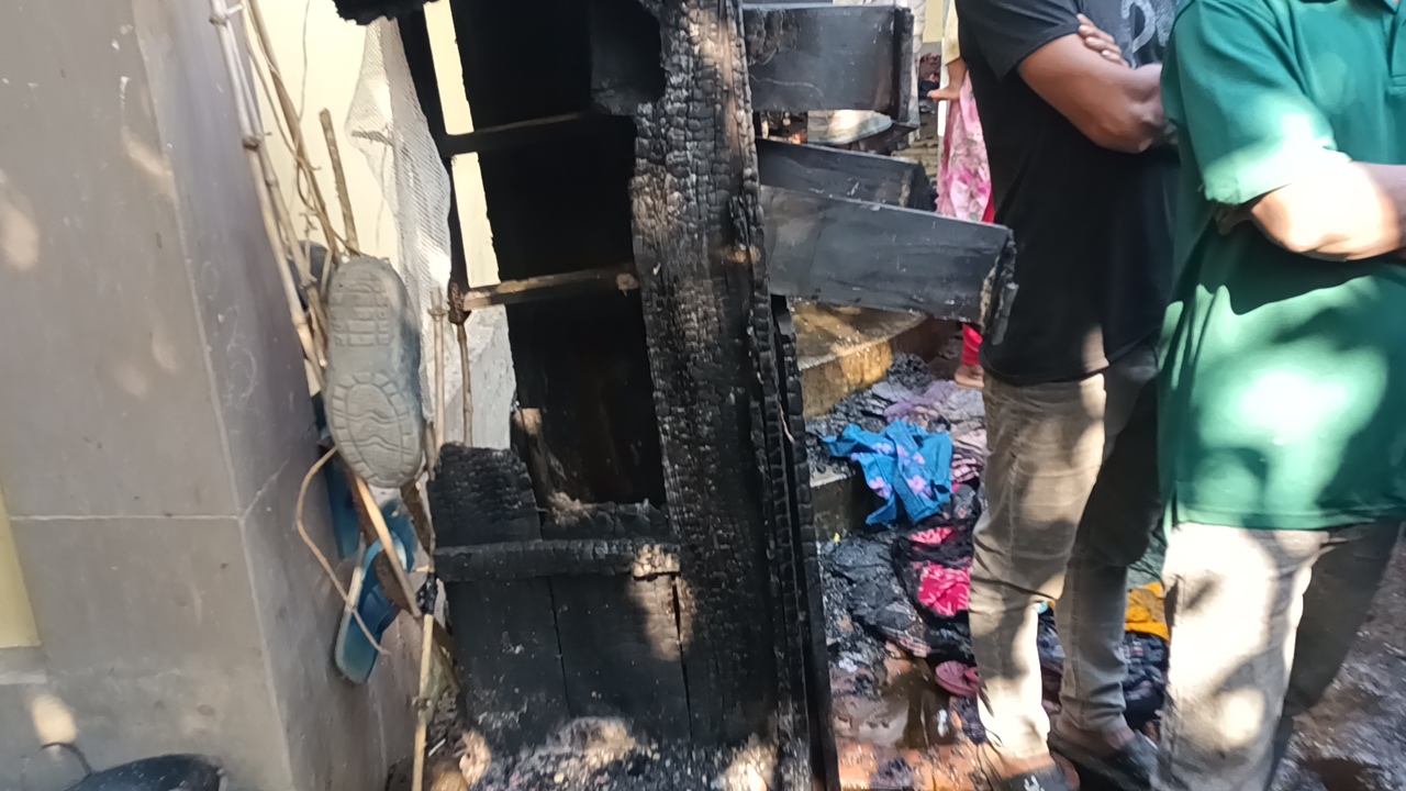 কালিয়াকৈরে আগুনে পুড়লো ৬ কক্ষ