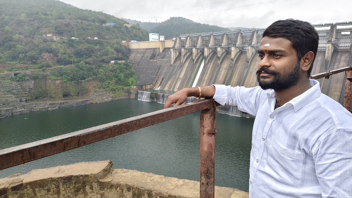 BangariSai's tweet image. Had a wonderful Darshanam at Srisailam Sri Mallikarjuna Swamy Temple Jyotirlinga 

#Srisailam #jyotirling #harharmahadevॐ卐mahadev #shiva #devotional #mallikarjunaswamy #aghoribaba #srisailammallikarjunaswamytemple #lordshiva #srisailamdam
@BangariSai
