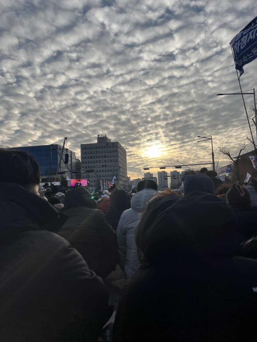 _Cherish_16's tweet photo. 저는 방금 돌아왔고,,, 현장에 계신 분들 화이팅입니다 https://t.co/TaP9bFlcoO