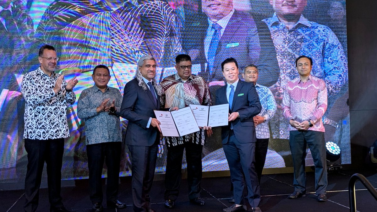 #PwCProud to have signed a Memorandum of Collaboration with Iklim Technologies &amp; Consultancy Sdn Bhd at <a href="/BursaMalaysia/">Bursa Malaysia Bhd 197601004668 (30632-P)</a>—Melaka ESG Summit on 5 December 2024. We look forward to a fruitful collaboration to strengthen sustainability education in Melaka to build a greener future.