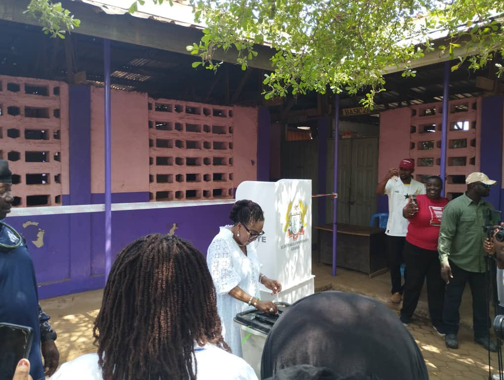 Adoatv_gh's tweet photo. Former first lady and son have cast their vote at the Next Page school polling B in the La Dedakotopon constituency.

#Election2024 
#electionzone
#adoanews https://t.co/18wybWARA8
