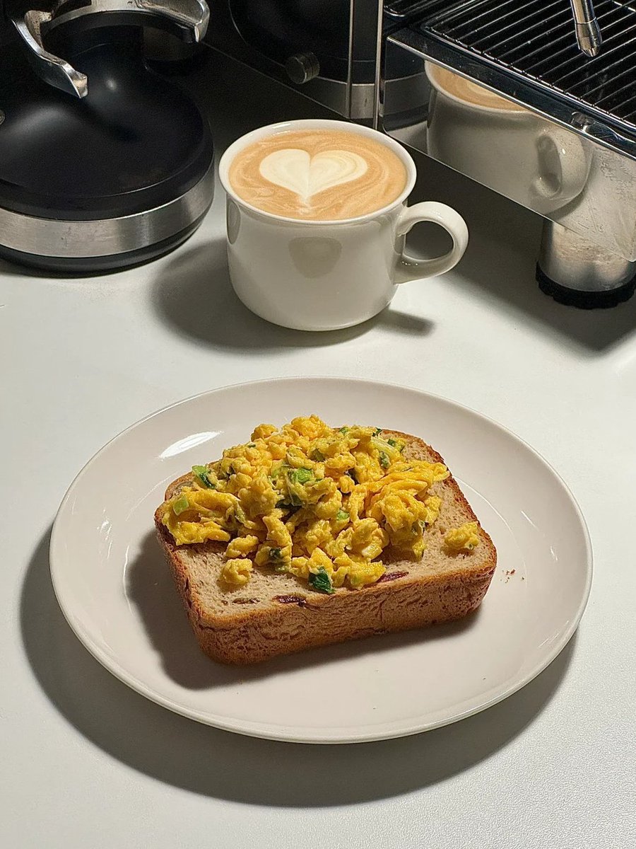 MillyleeX's tweet image. Breakfast: toasted in a toaster, with scrambled eggs, delicious~
Make up for yesterday's lunch and dinner