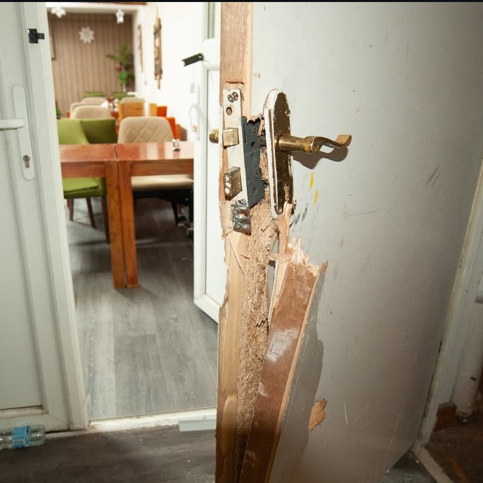 Police have left the Kurdish Community Centre in London, having raided it at night, barricaded out the community for over a week, and left in their wake significant damage.

The vindictive violence of the state is never surprising but always shocking to witness.