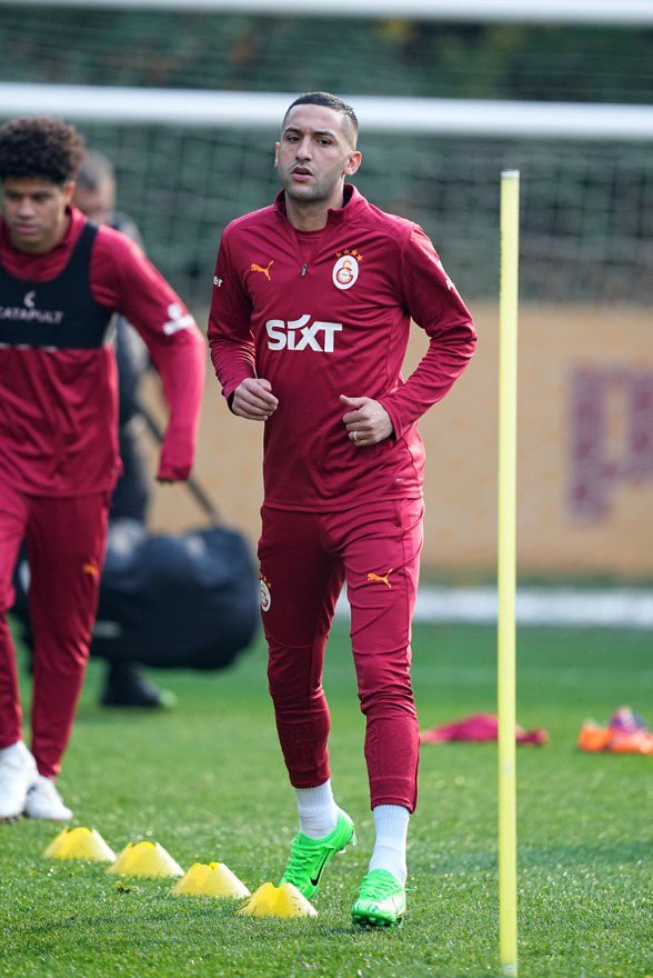 YaseminElliyedi's tweet photo. @GalatasaraySK Time to come back #HZ22 https://t.co/qv378ZL8OO