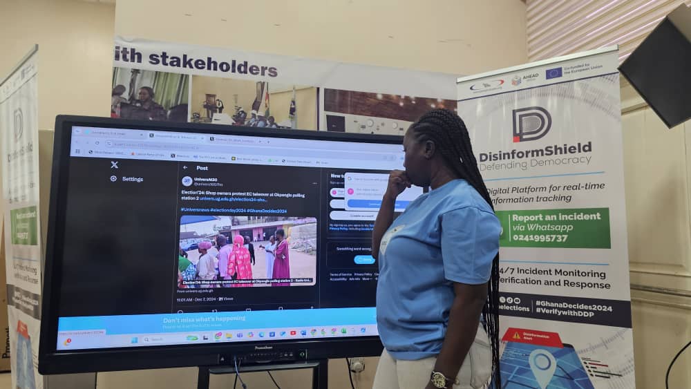 Precious is briefing fellow observers on our DDP platform! 
With the help of our dedicated Media Monitoring Teams, we’re receiving real-time updates on election irregularities and incidents from polling stations across the nation. 

Together, we’re ensuring transparency and