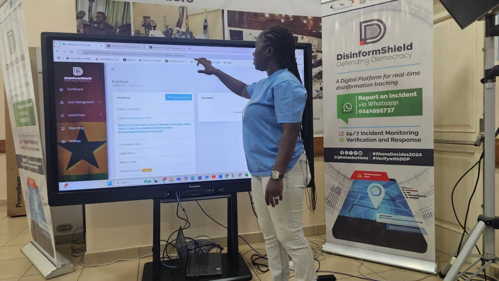 ghanaelections's tweet photo. Precious is briefing fellow observers on our DDP platform! 
With the help of our dedicated Media Monitoring Teams, we’re receiving real-time updates on election irregularities and incidents from polling stations across the nation. 

Together, we’re ensuring transparency and credibility in the electoral process.

#DisinformShield 
#VerifyWithDDP 
#GhanaElections 
#GhanaDecides2024 
#CODEOGhana 
#AHEADAfricaProject