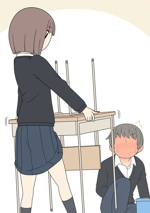 机を運ぶノーパンの女の子 