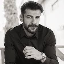 hayirsizbiri1's tweet photo. Erkeklere su bile verilmez ama isterseniz size çeşme bile yaptiririm 💞
#RüzgarAksoy #OzanAkbaba
#YunusEmreYildirimer #AtakanOzkaya https://t.co/ST7G20PR8w