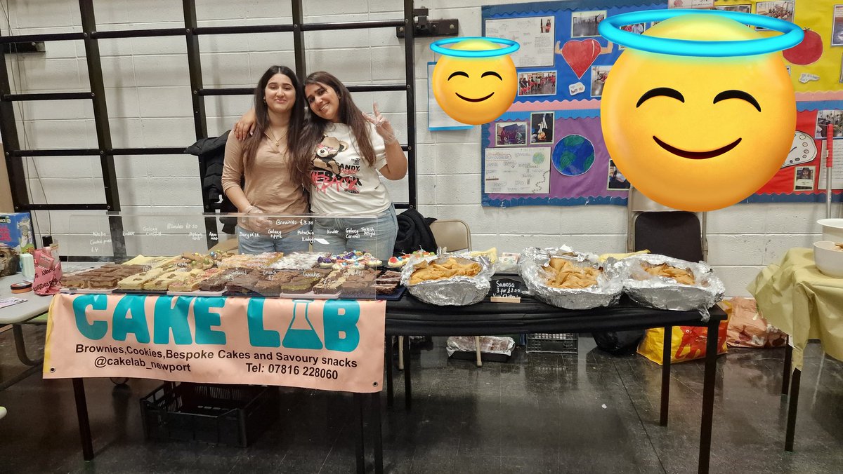cakelabnewport's tweet photo. We love having a stall at the winter fayre @eveswellprimary. Love seeing the children and colleagues/friends. Thank you for having us! 🥰

#school #winter #fayre #Christmas2024 #treats #cakelab #friends #work #SmallBusiness #SupportLocal https://t.co/7LnnIrSZ2F