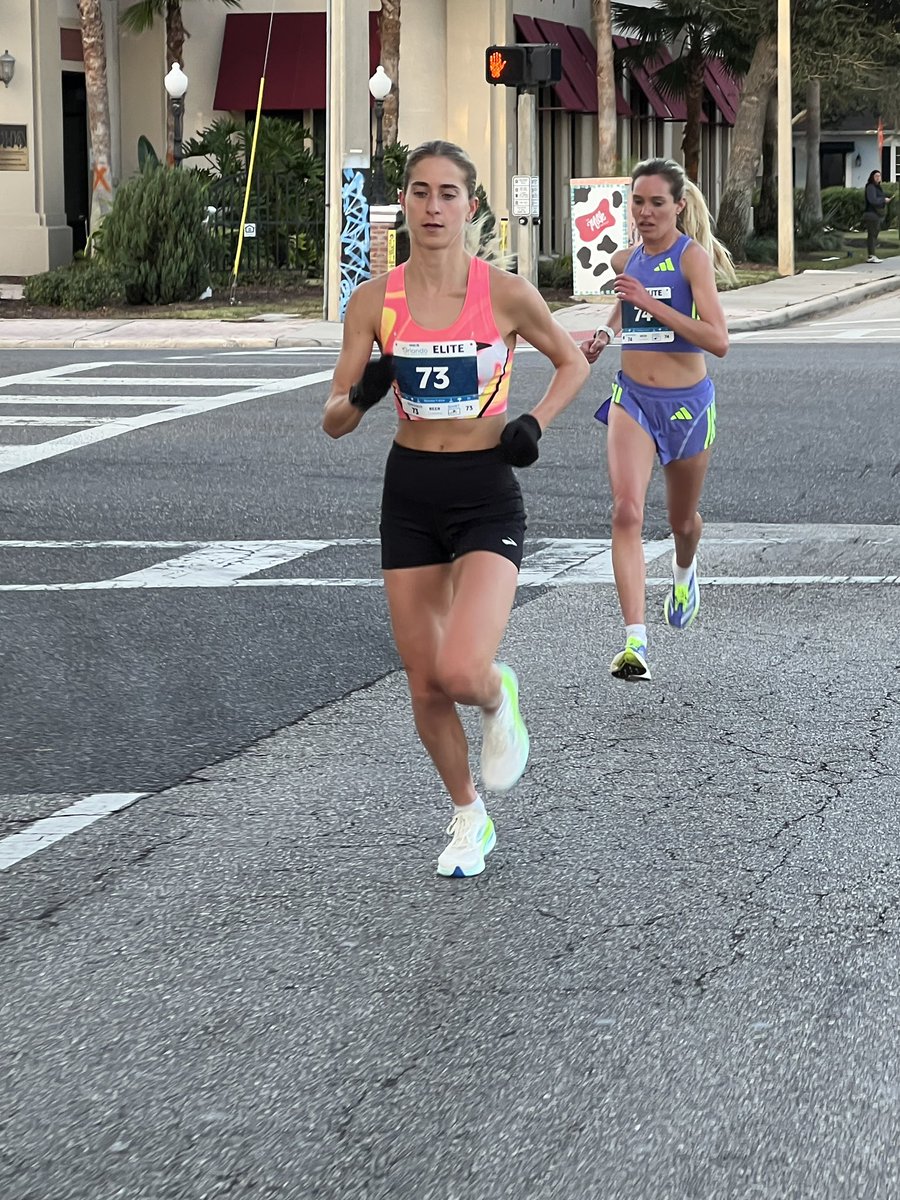 trackshack's tweet photo. Currently leading the female runners are tight: Amanda Vestri and Katie Izzo Β #OUCHalf #MileMarker https://t.co/XD9i0I4P9l