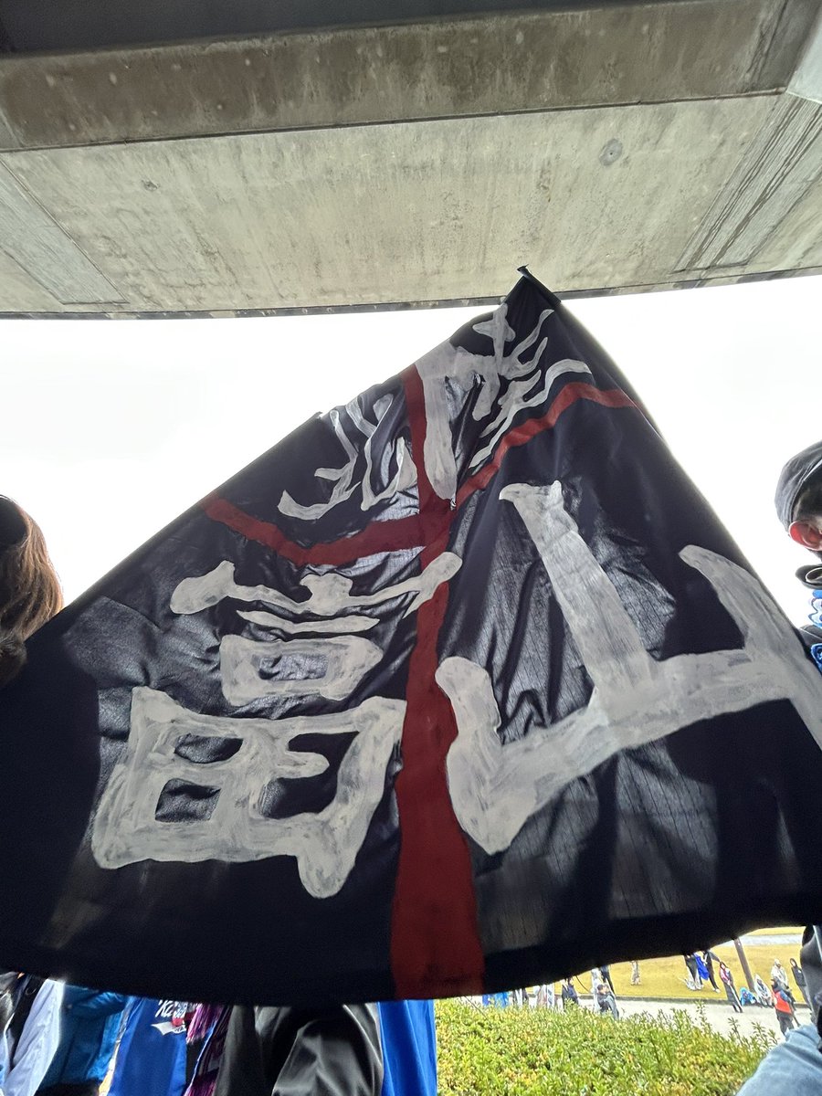 zoo6izzi's tweet photo. 富山 2-2 松本

ゴール裏に通い始めて9年目にしてようやく昇格
長かった、、

1年間お疲れ様でございます‼️ https://t.co/vVVa8eWQ8H
