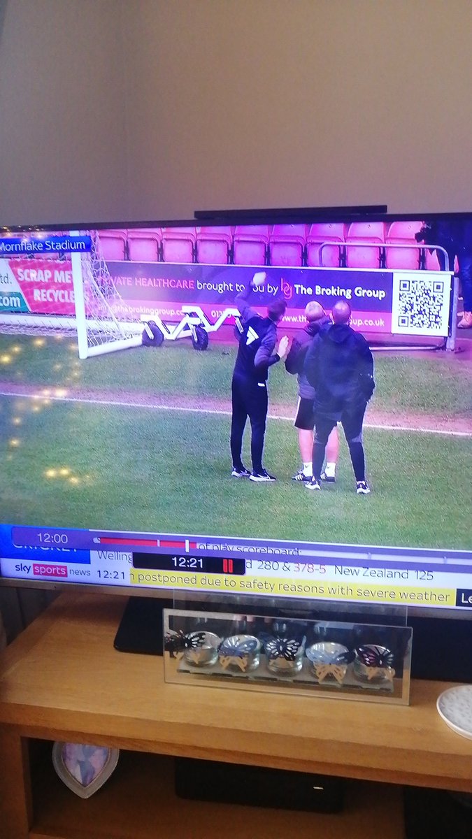 GoftNorth's tweet image. Sky sports news says checking if floodlights are safe #bcafc