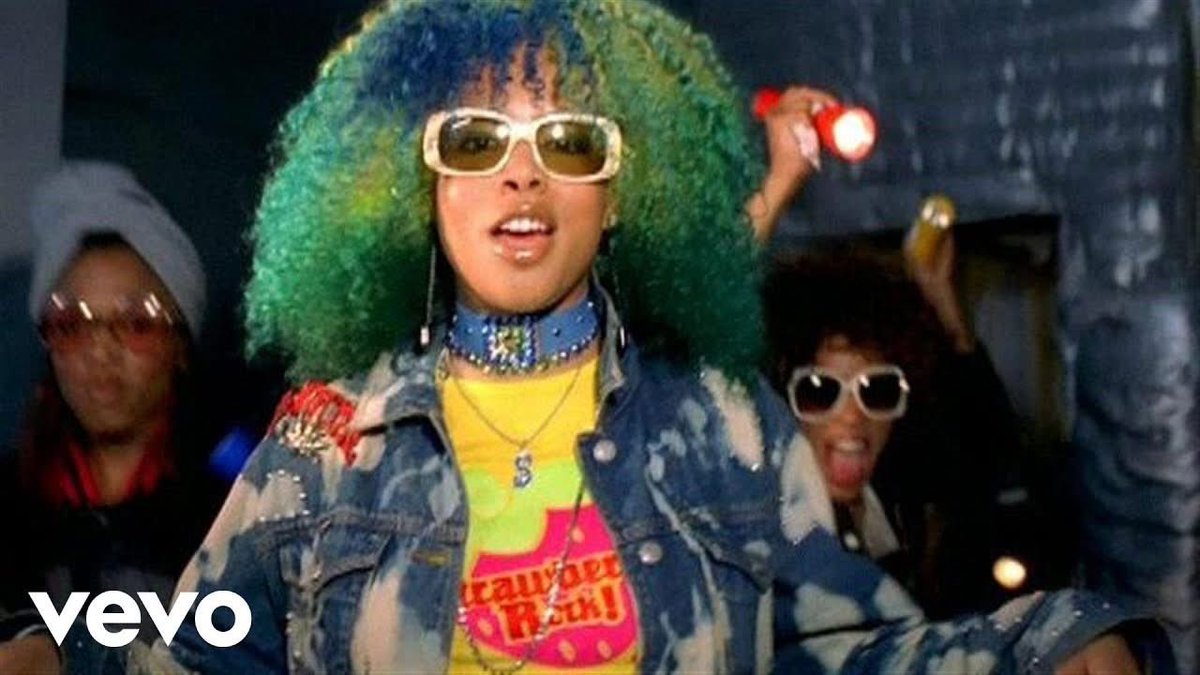 elmusicfeelings's tweet image. 💿🎧 Il y a 25 ans, #Kelis sortait son 1er album devenu un classique. Le début de sa collaboration avec les #Neptunes avec des singles iconiques comme "Get Along With You" ou encore "Caught Up There".
Il aura marqué toute une ère.
👉 Vos préférées dans ce disque?