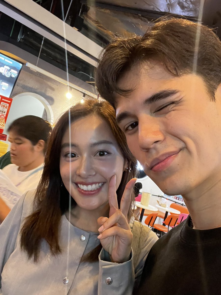 Tate_Myron_'s tweet photo. วันนี้พาคนแปลกหน้ามาเดินยูเนี่ยนมอลล์ ขอบคุณทุกๆคนนะครับที่ Support พวกเราจนได้ขึ้นจอ 🔥🔥🫶 https://t.co/bRNYVedRnU